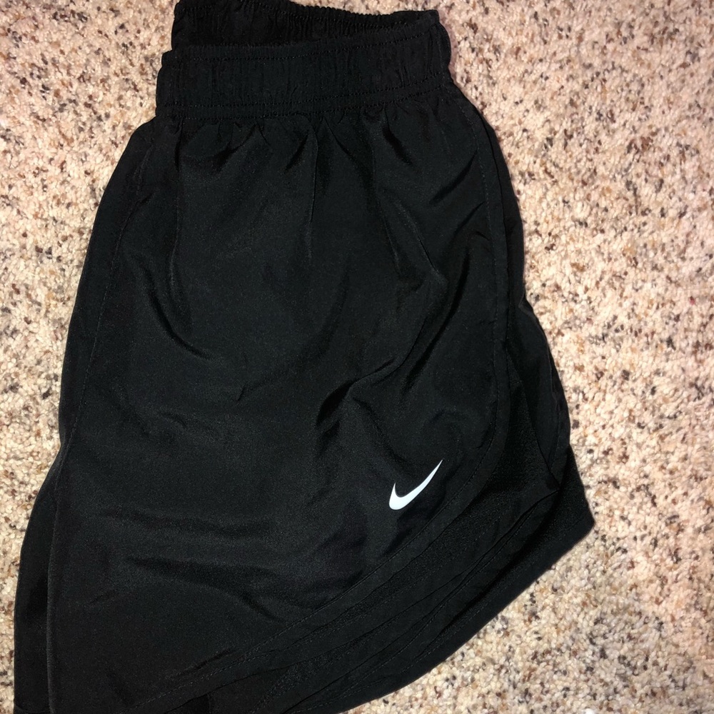 Black nike shorts